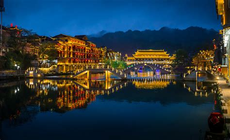 Le Mont Fenghuang: Une symphonie de couleurs automnales et de temples millénaires !