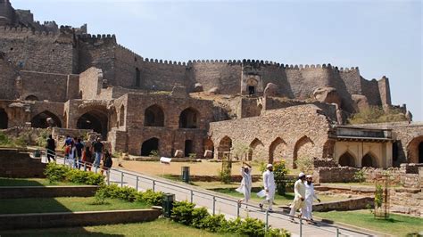 Le Golconda Fort: Un Monument Épique aux Secrets Cachés de l'Histoire Hyderabadaise !