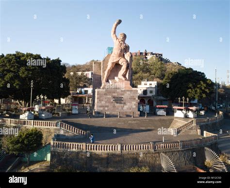   Le Pípila: Monument Colossal et Symbole Audacieux de Courage à Guanajuato !