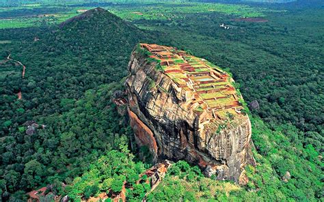  Le Rocher du Lion ! Un Monument Naturel Imponent qui Définit l'Essence de Faisalabad