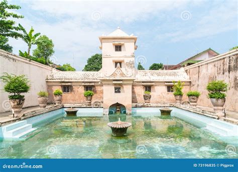  Le Taman Sari: Un joyau architectural caché dans le palais royal d'Yogyakarta !