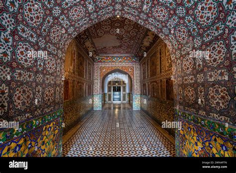 Le Tombeau de Jahangir, Un Joyau Mughal Brillant à Lahore!