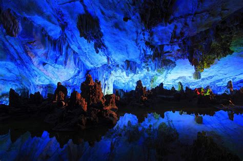  Les Grottes de Longyan : Un Voyage Sous-Marin à Travers lesRoches Sculptées par le Temps !